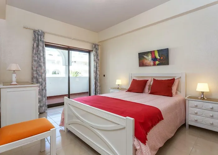 Andorinha 2 Bedroom Apart-close To The Sea-algarve Porches (Algarve)